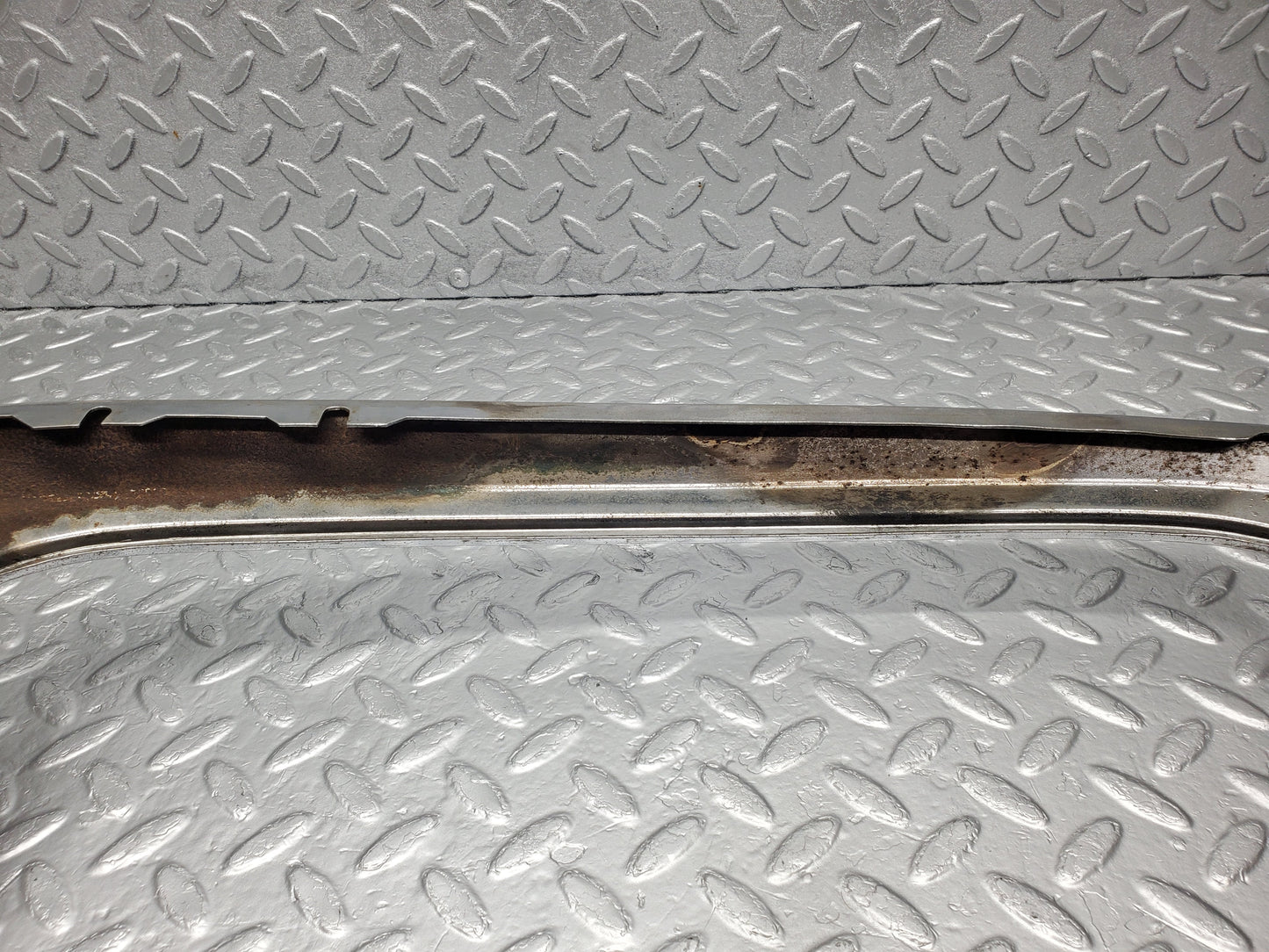 51462 Mercedes-Benz W108 Bonnet Grill Frame Chrome
