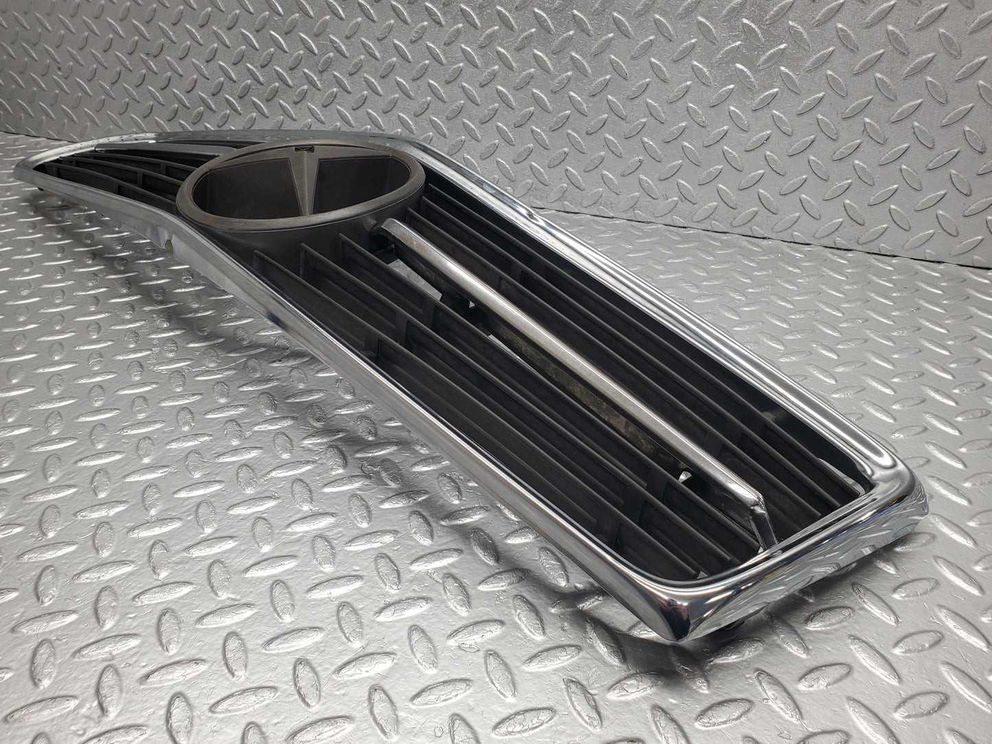 51817 Mercedes-Benz R107 SL Bonnet Grill Chrome 1078881623 1078881523