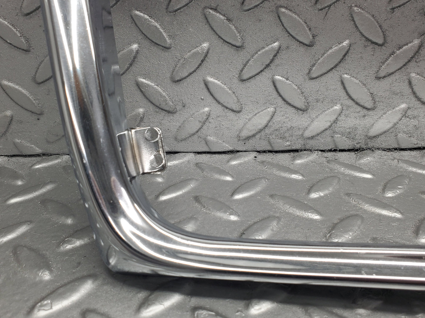51820 Mercedes-Benz R107 SL Bonnet Grill Chrome Frame