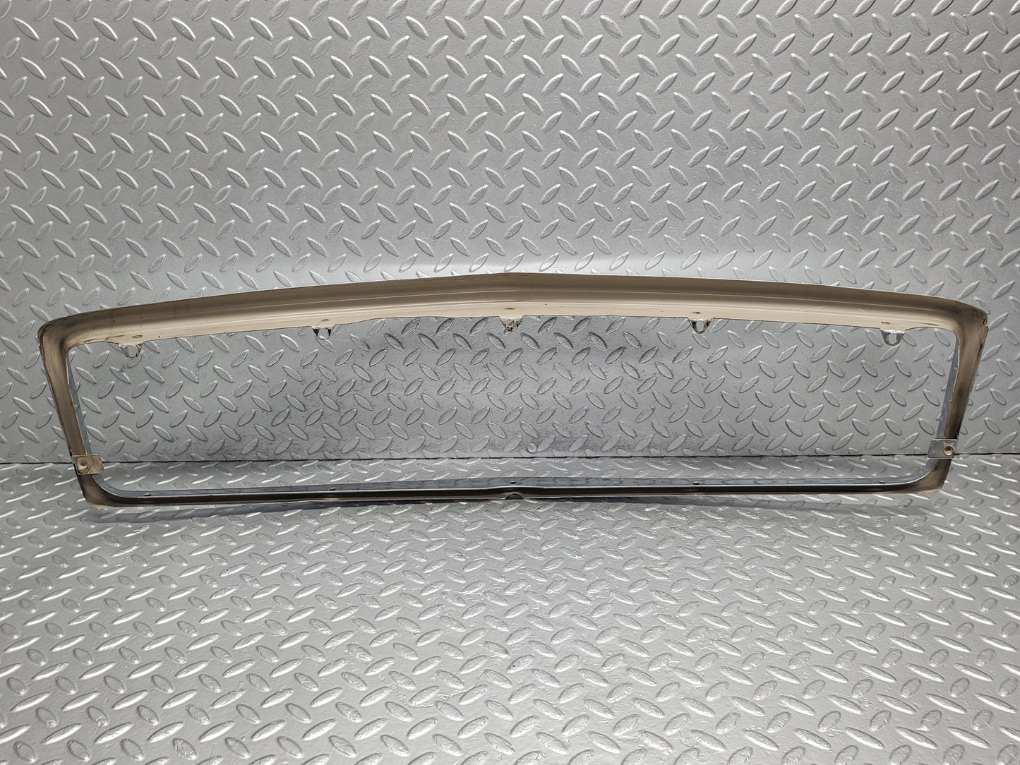 51820 Mercedes-Benz R107 SL Bonnet Grill Chrome Frame