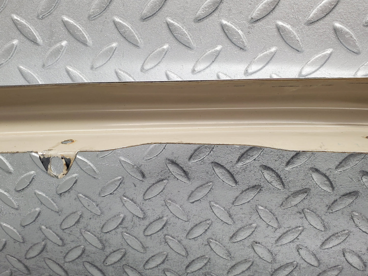 51820 Mercedes-Benz R107 SL Bonnet Grill Chrome Frame