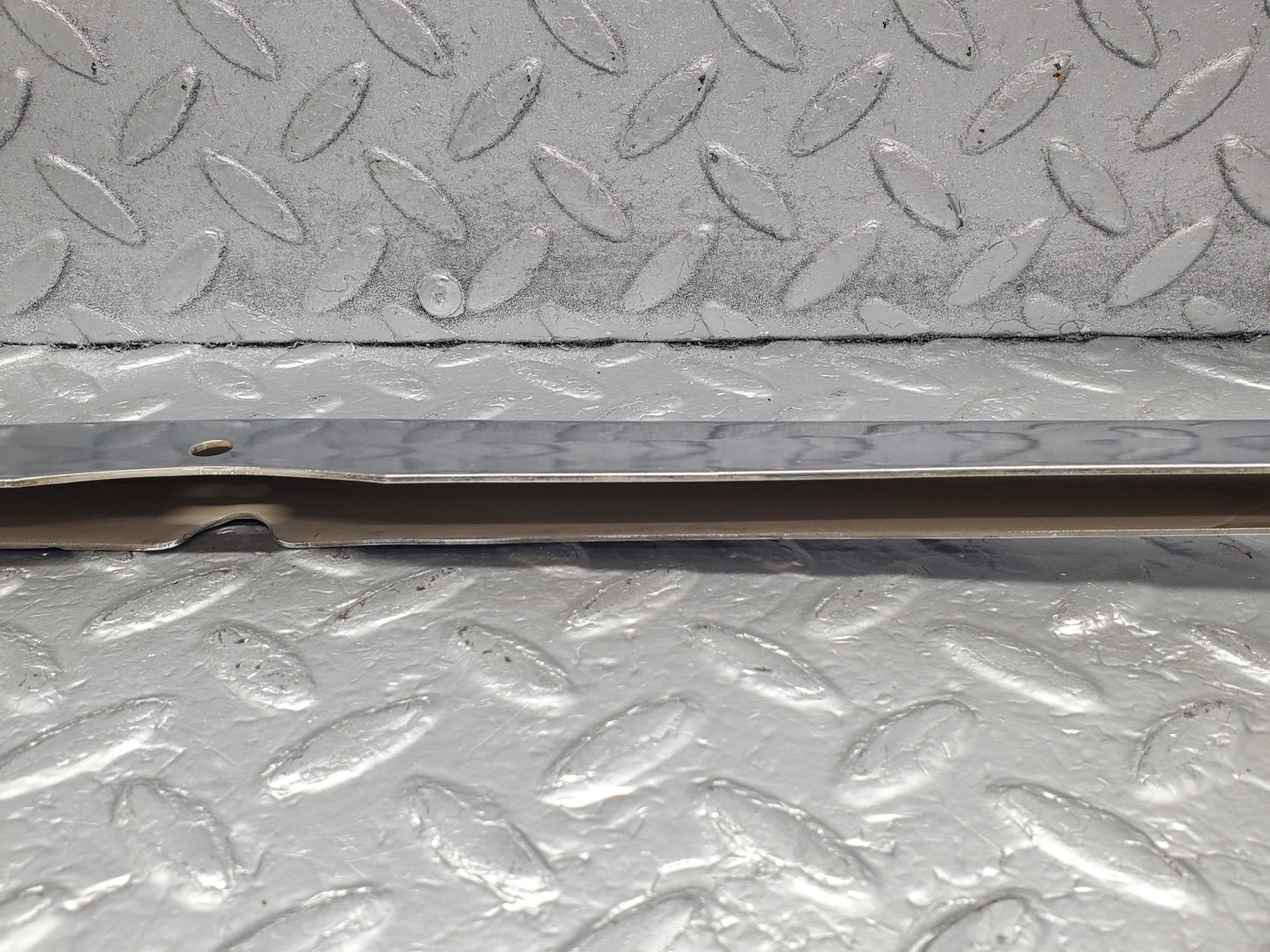 51820 Mercedes-Benz R107 SL Bonnet Grill Chrome Frame