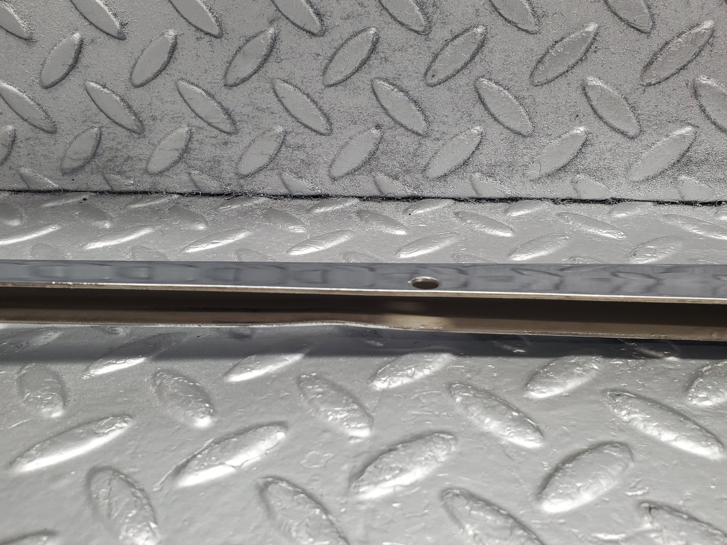 51820 Mercedes-Benz R107 SL Bonnet Grill Chrome Frame