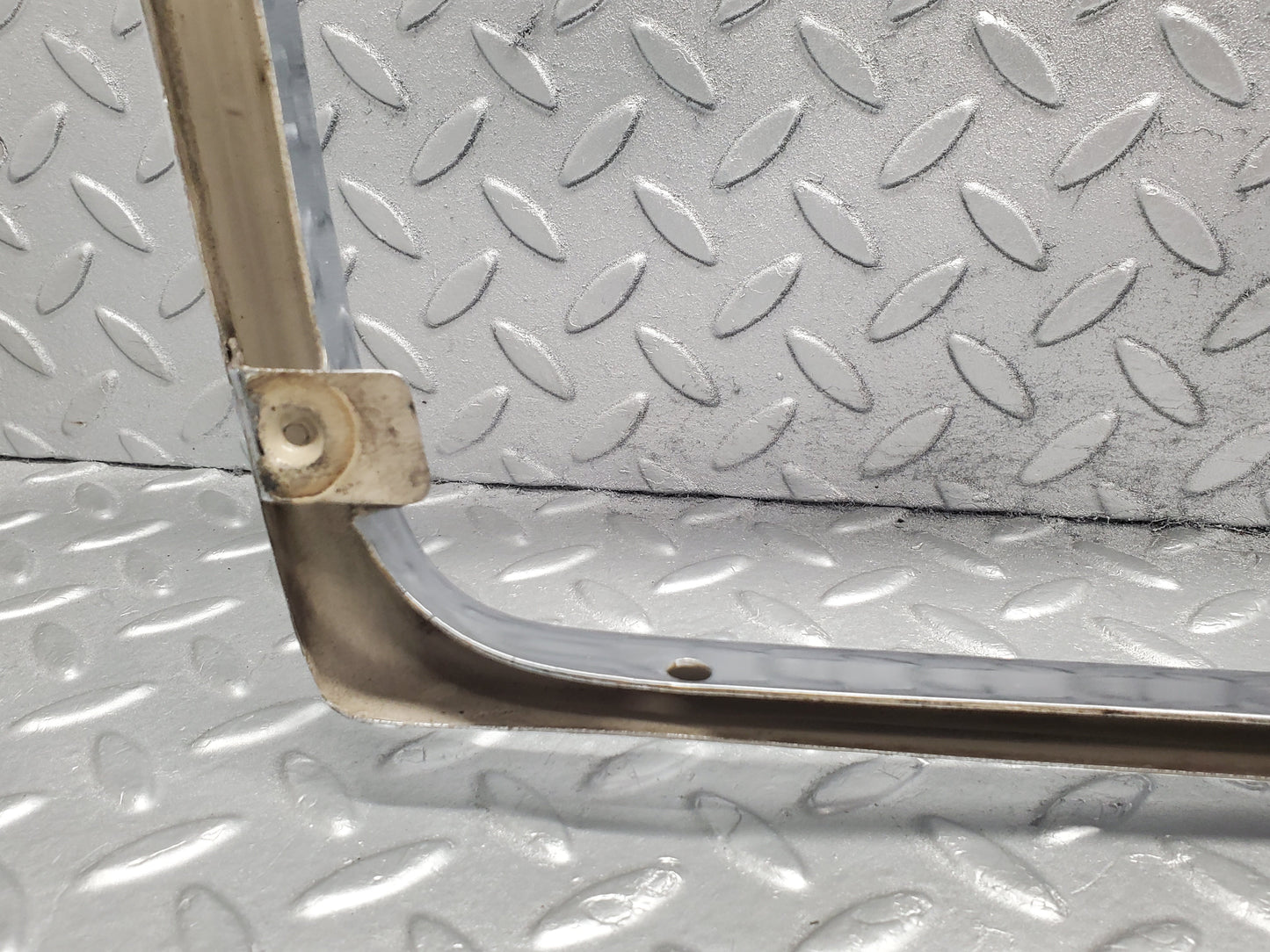 51820 Mercedes-Benz R107 SL Bonnet Grill Chrome Frame