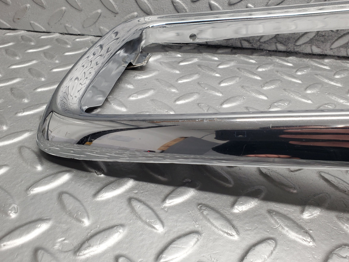 51820 Mercedes-Benz R107 SL Bonnet Grill Chrome Frame