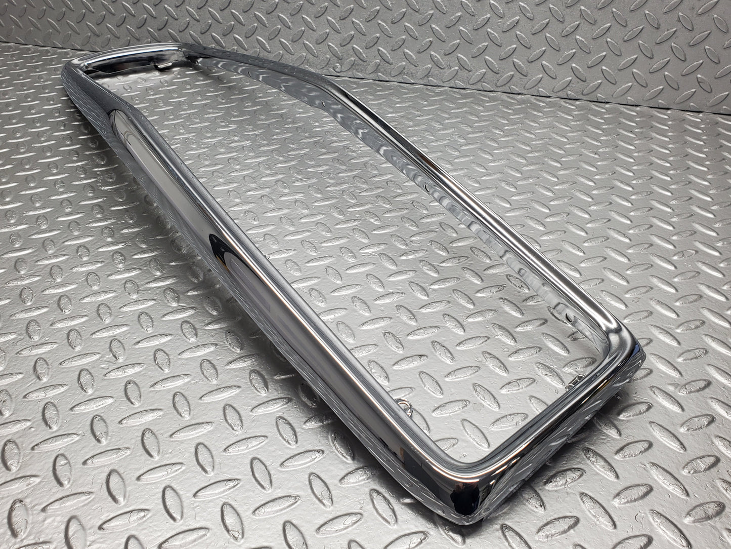 51820 Mercedes-Benz R107 SL Bonnet Grill Chrome Frame