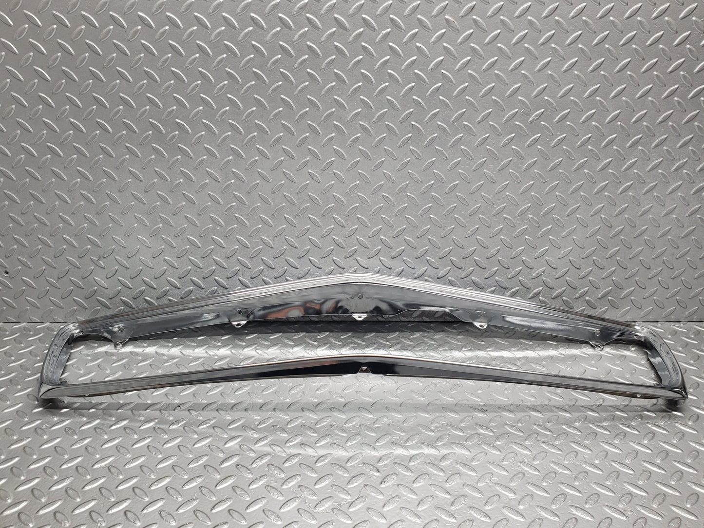 51820 Mercedes-Benz R107 SL Bonnet Grill Chrome Frame