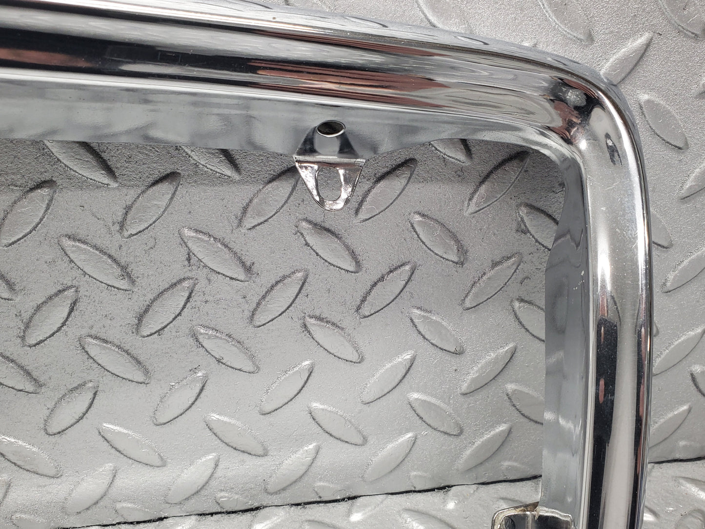 51820 Mercedes-Benz R107 SL Bonnet Grill Chrome Frame