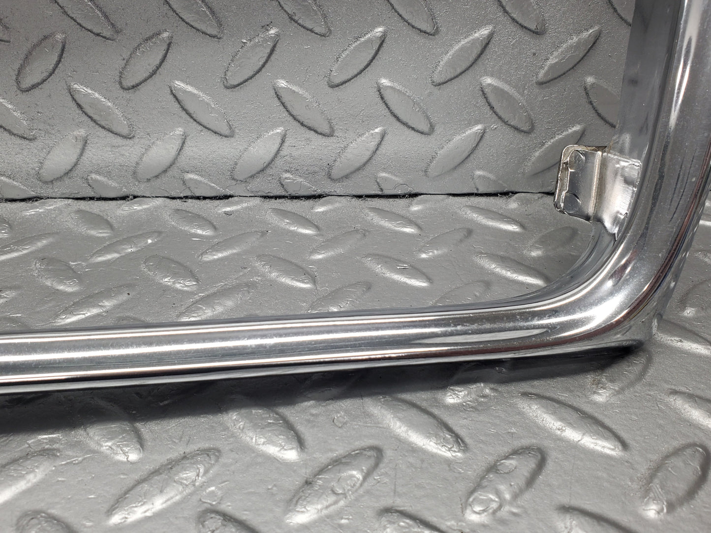 51820 Mercedes-Benz R107 SL Bonnet Grill Chrome Frame