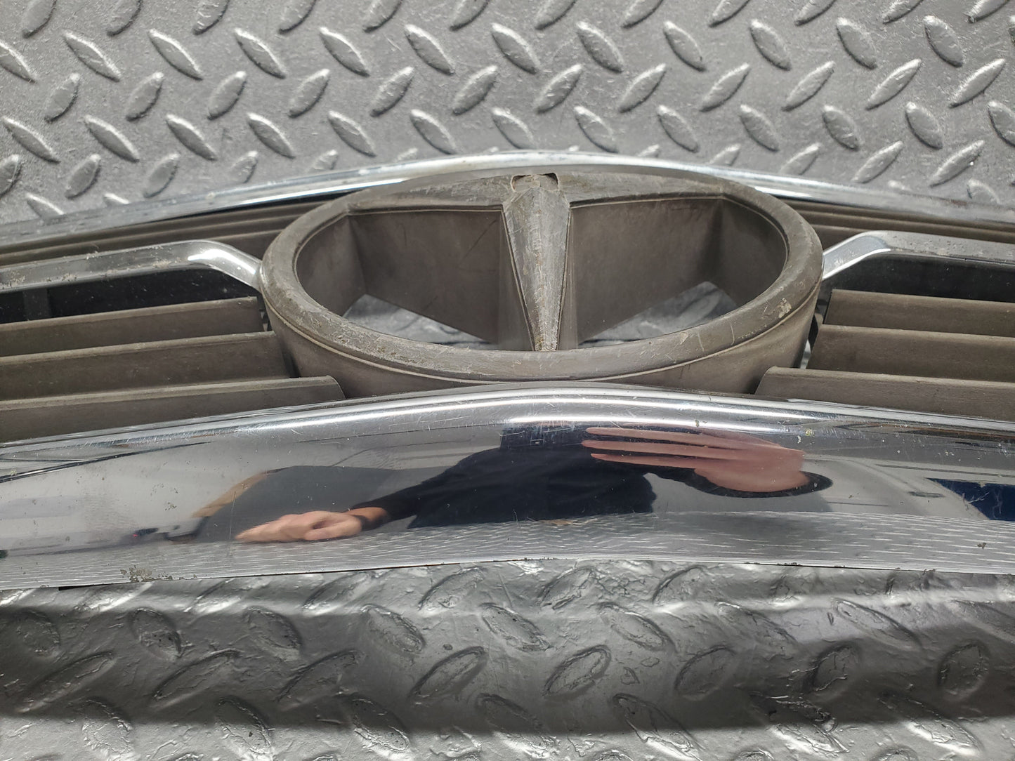 51821 Mercedes-Benz R107 SL Bonnet Grill Chrome 1078881623 1078881523