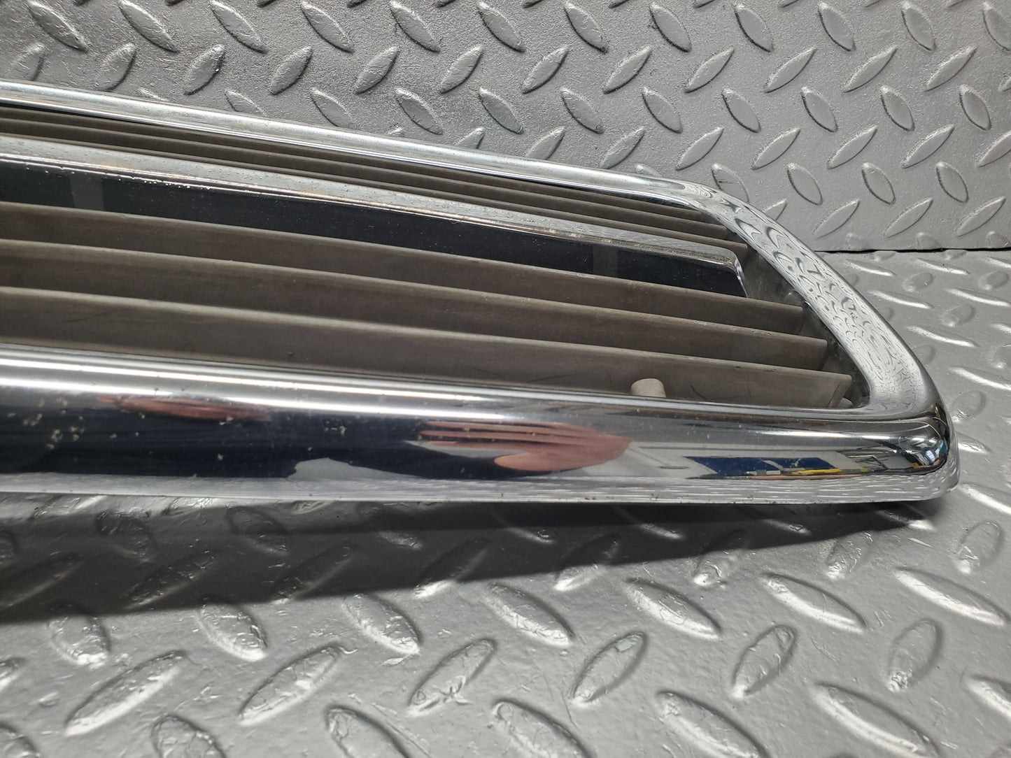 51821 Mercedes-Benz R107 SL Bonnet Grill Chrome 1078881623 1078881523