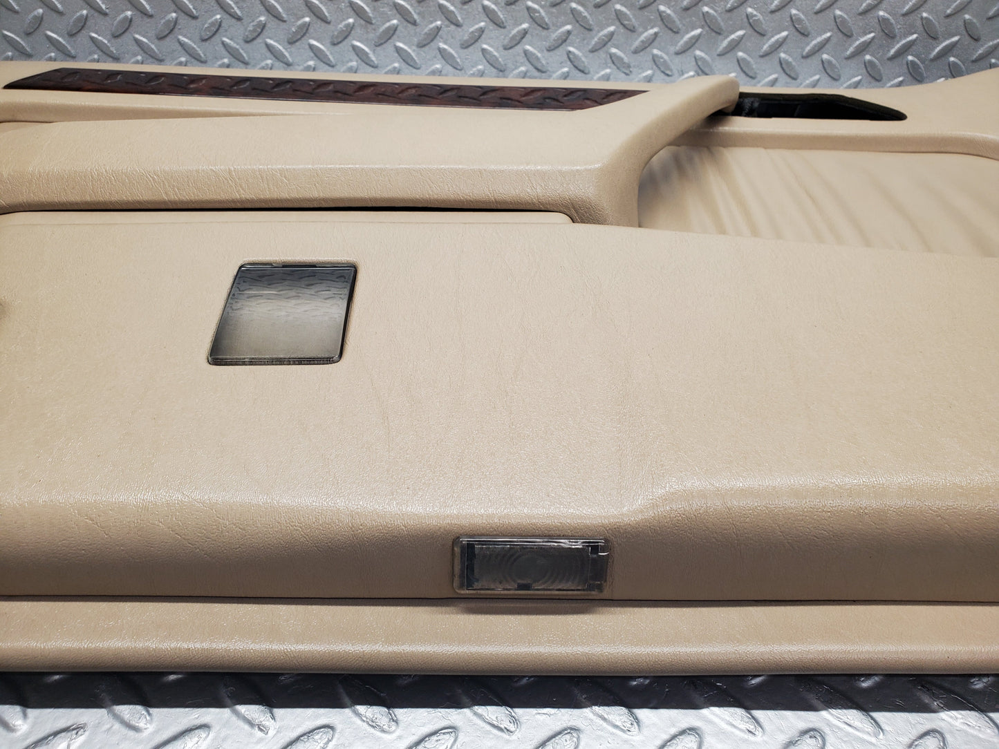 51988 Mercedes-Benz A124 320E Cabriolet Left Door Card Beige 1247271570