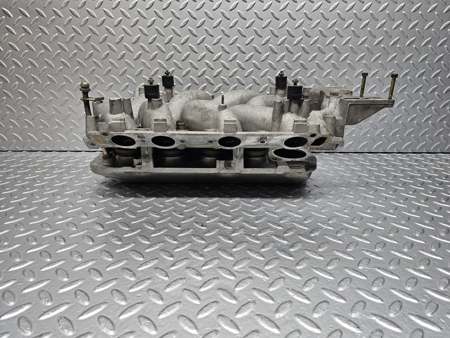 5201 Mercedes-Benz R107 350SL Air Intake Manifold Throttle 1161414301