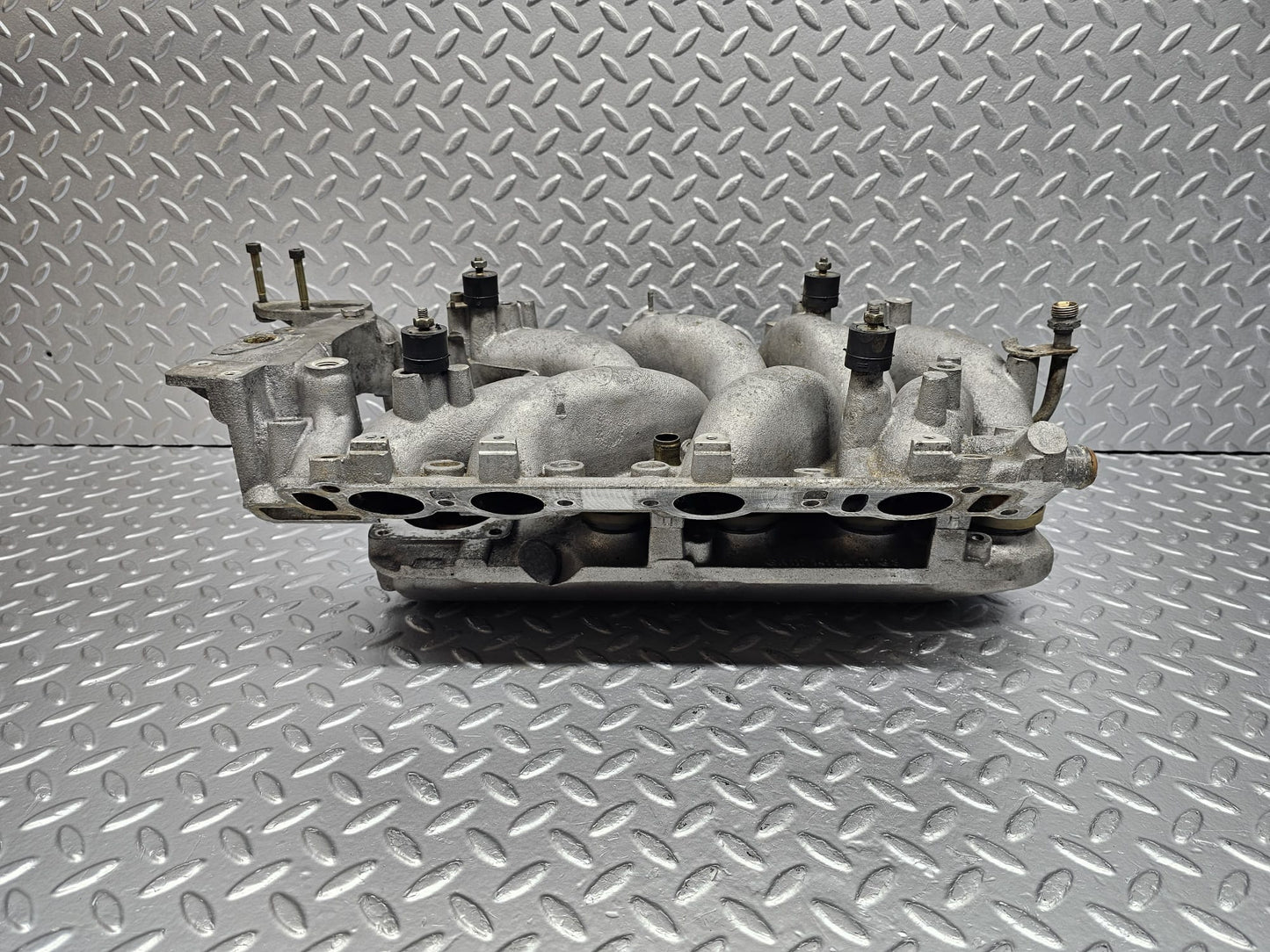 5201 Mercedes-Benz R107 350SL Air Intake Manifold Throttle 1161414301