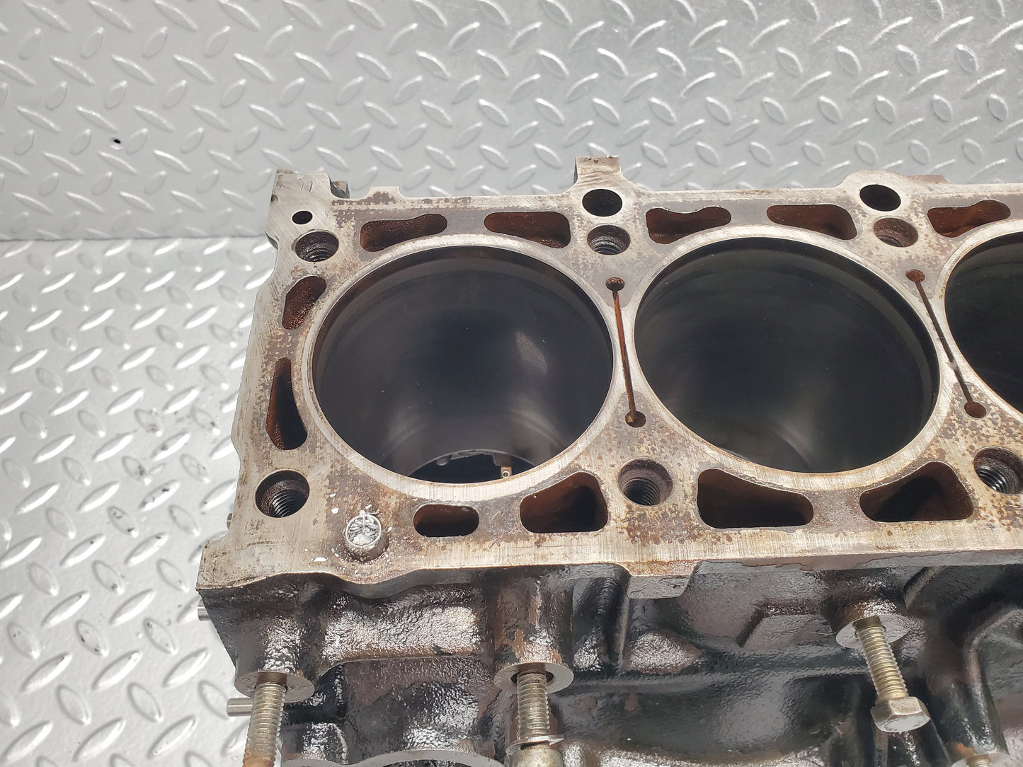 52485 Mercedes-Benz A124 320E Cabriolet Engine Block M104.992 1040111201