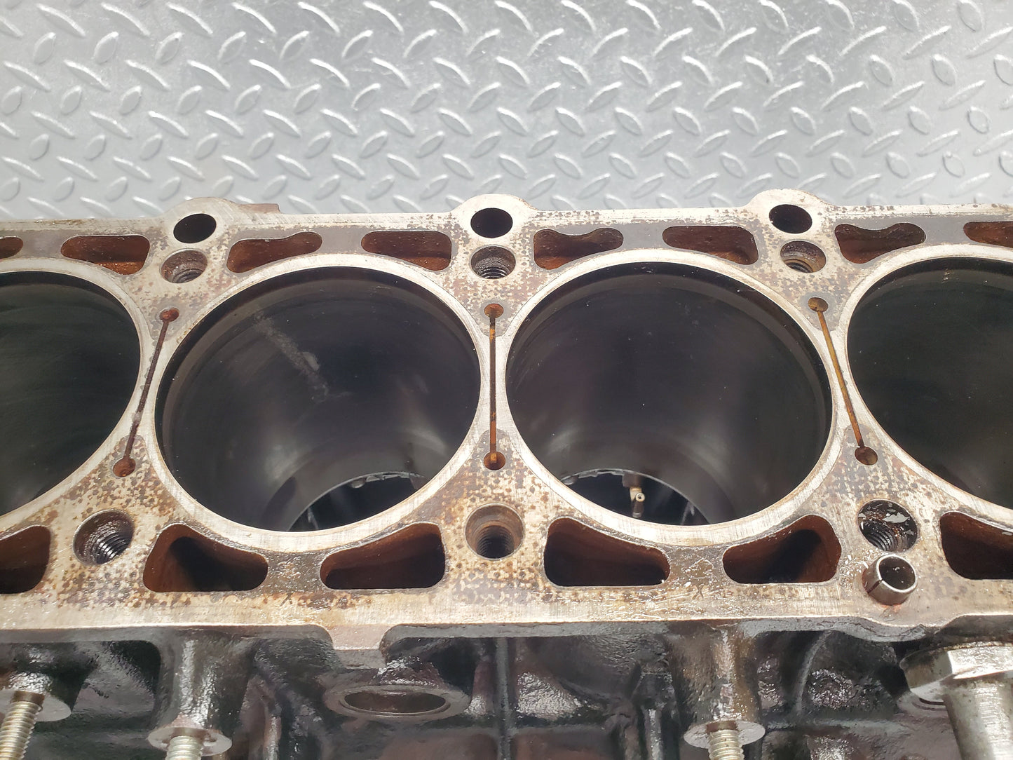 52485 Mercedes-Benz A124 320E Cabriolet Engine Block M104.992 1040111201