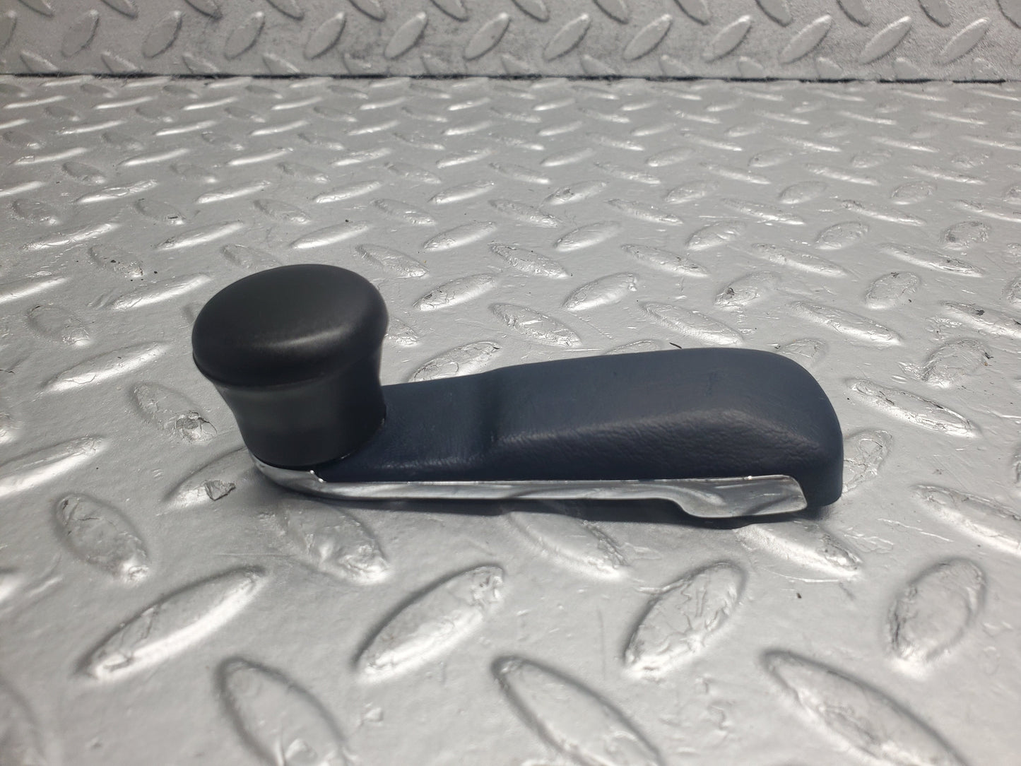52880 Mercedes-Benz W123 230E Window Lifter Crank Handle Blue