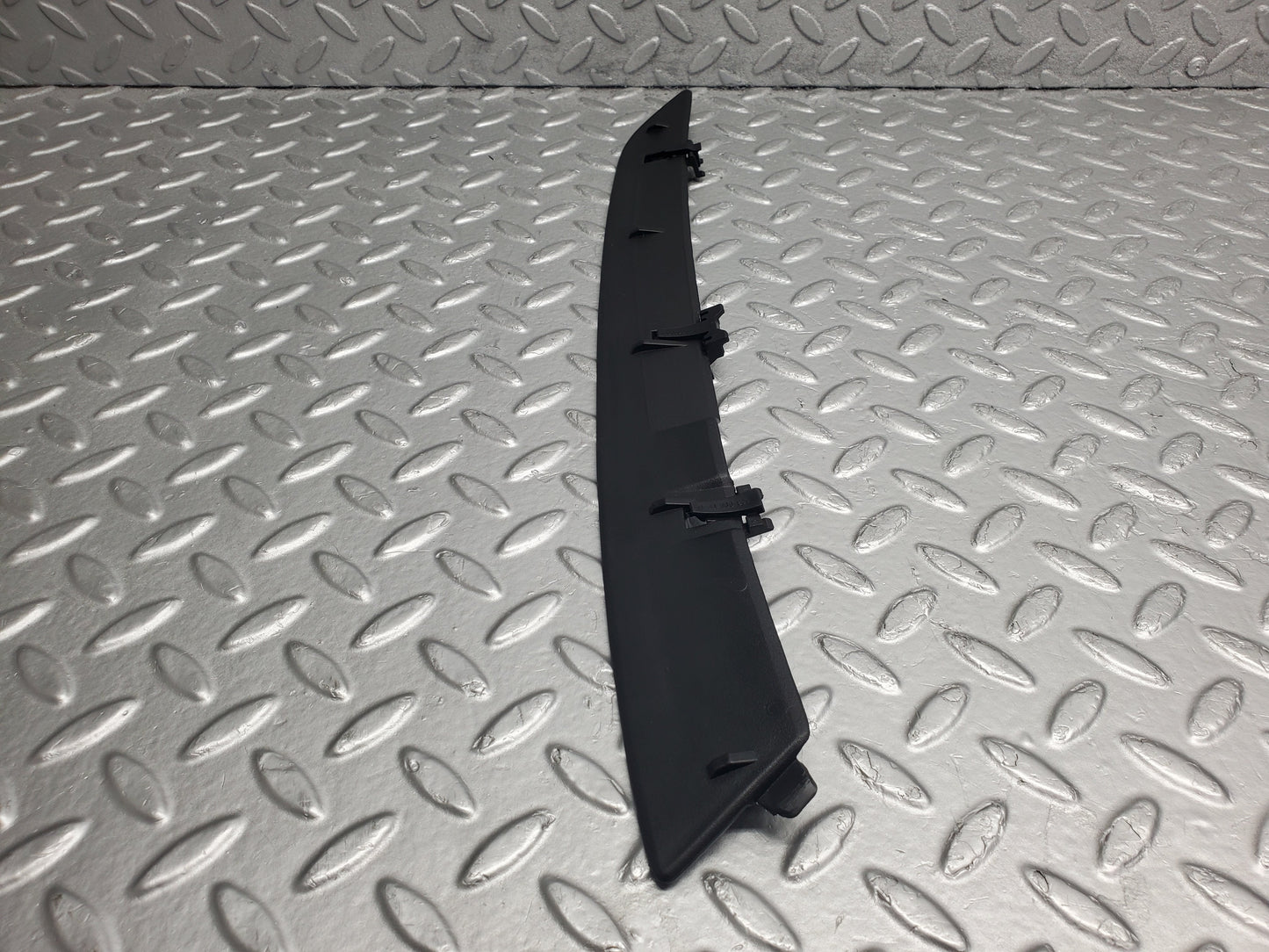 53042 Mercedes-Benz W123 230E C Pillar Exterior Plastic Trim Right 1236980014 136980114 1236980214