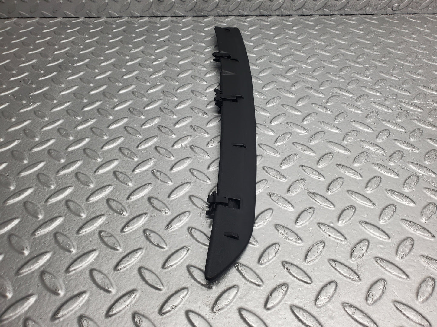 53042 Mercedes-Benz W123 230E C Pillar Exterior Plastic Trim Right 1236980014 136980114 1236980214