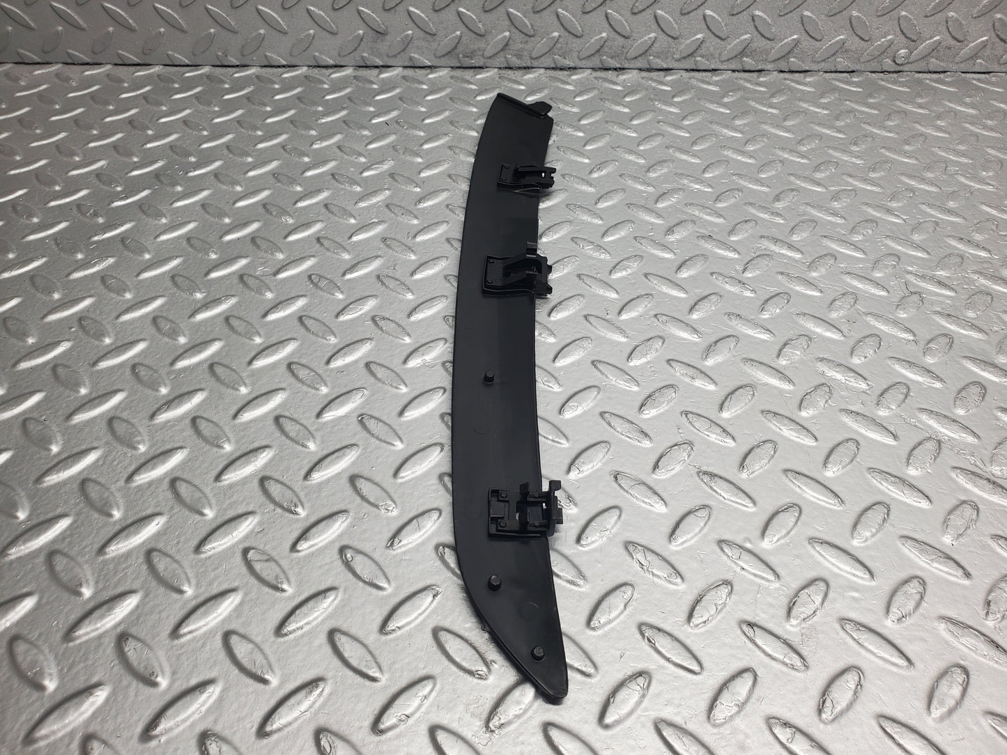 53042 Mercedes-Benz W123 230E C Pillar Exterior Plastic Trim Right 1236980014 136980114 1236980214