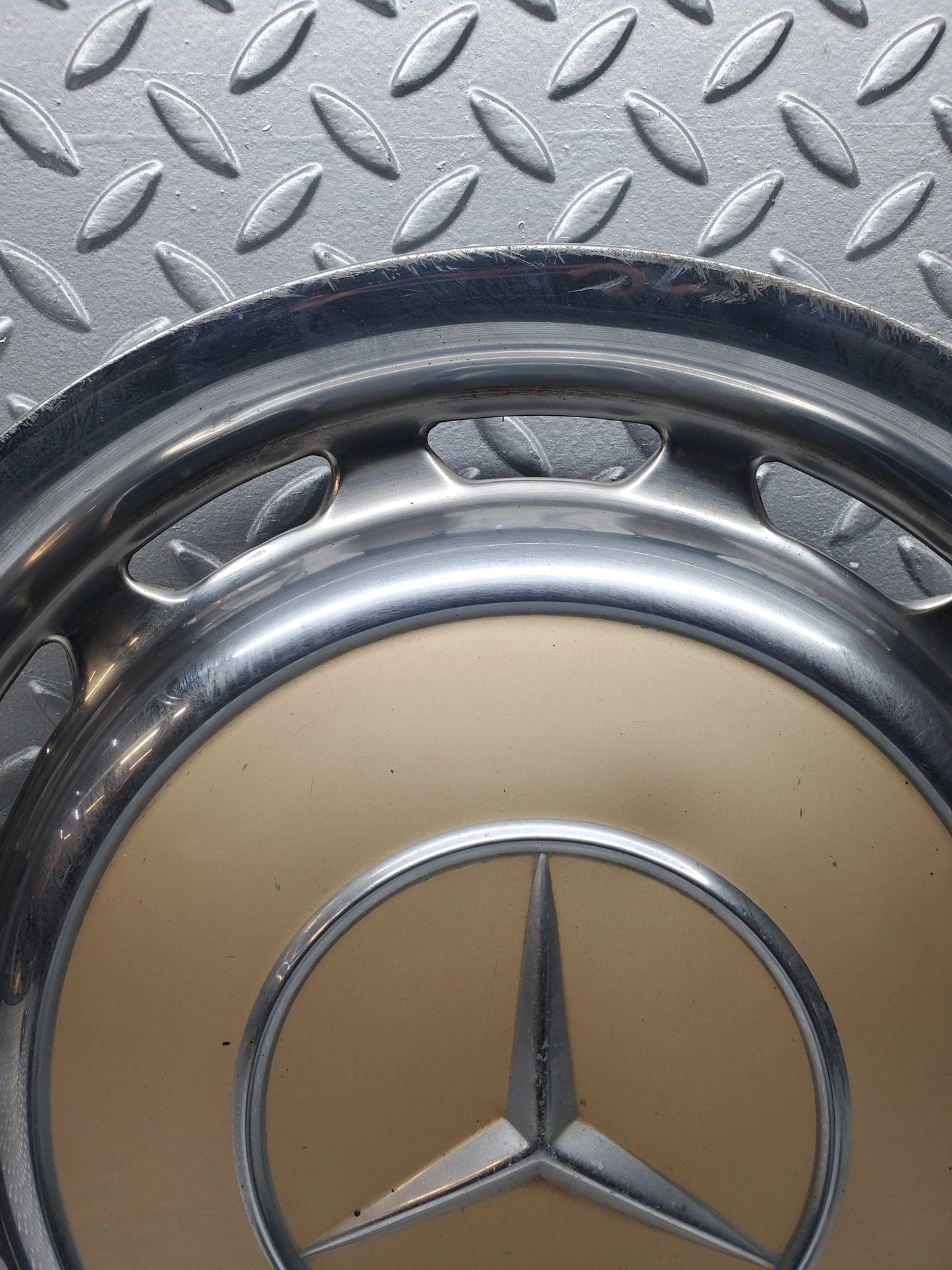 28406 Mercedes-Benz S123 240D Wagon Wheel Trim Hub Cap 14"