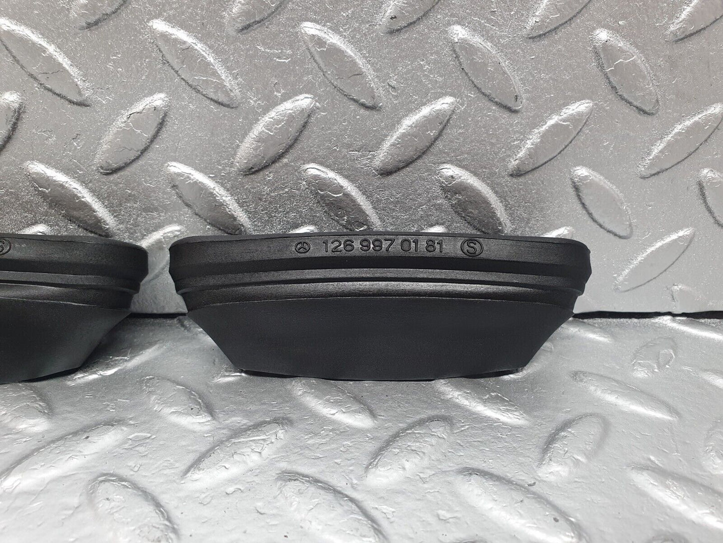 43532 Mercedes-Benz C126 380SEC Coupe Dashboard Centre Air Vent Rubber 2x 1269970181