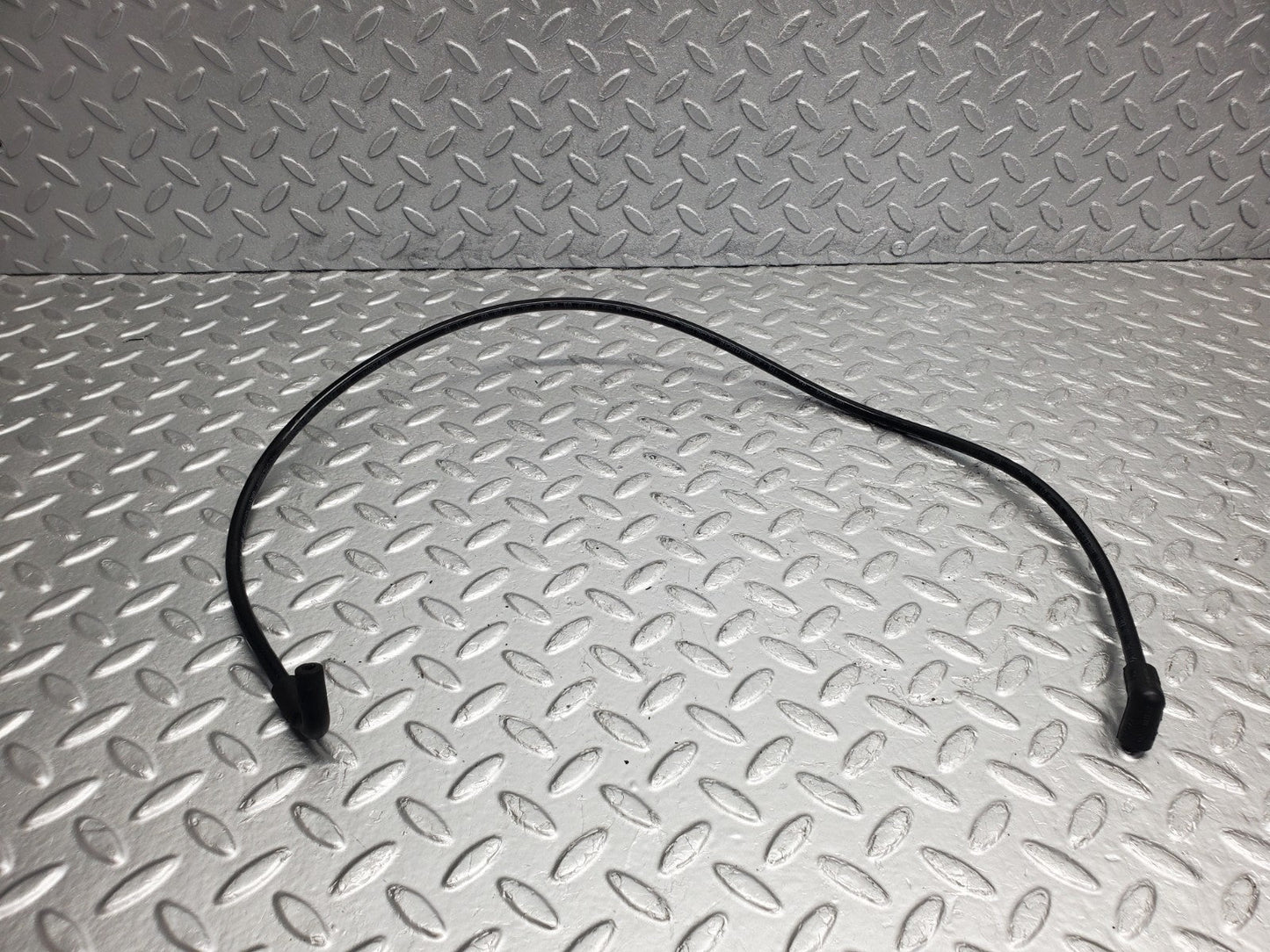 W124 Wagon throttle body valve vacuum hose pipe used OEM