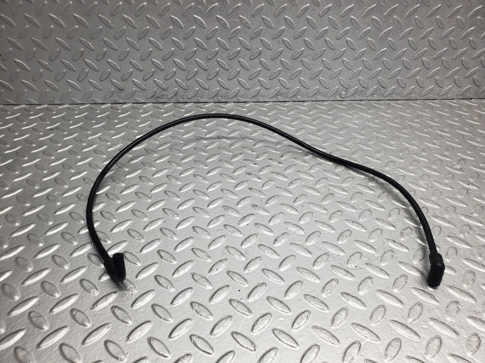 W124 Wagon throttle body valve vacuum hose pipe used OEM
