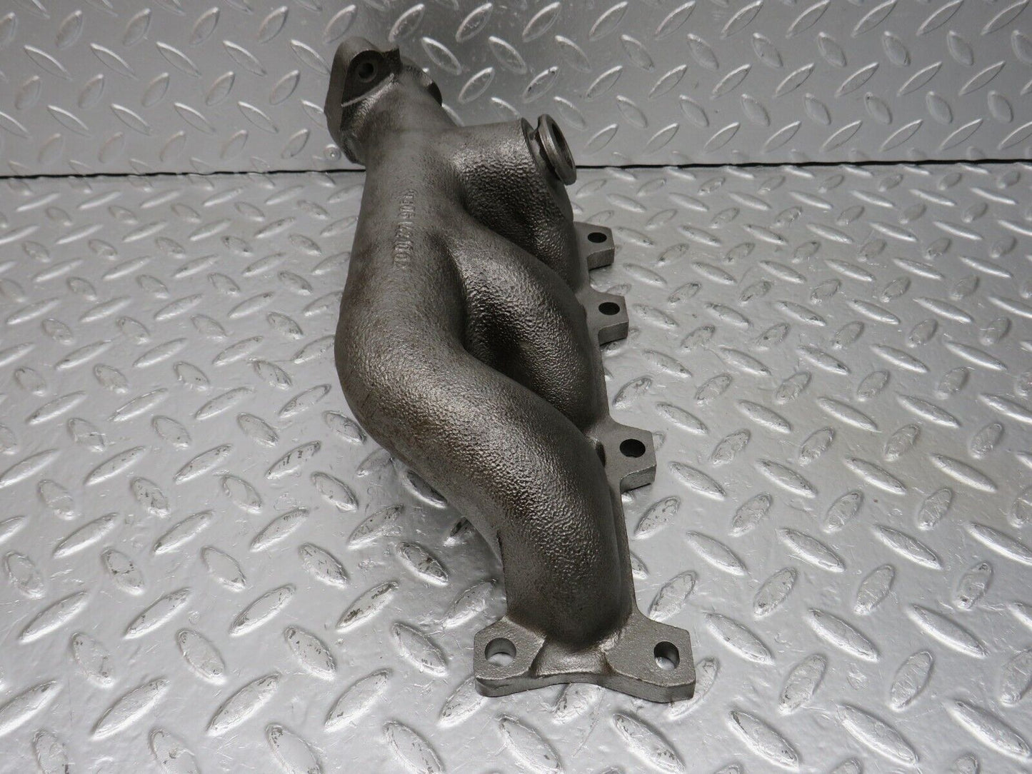 33102 Mercedes-Benz W124 300D Exhaust Manifold Cylinder 1-3 6061421002