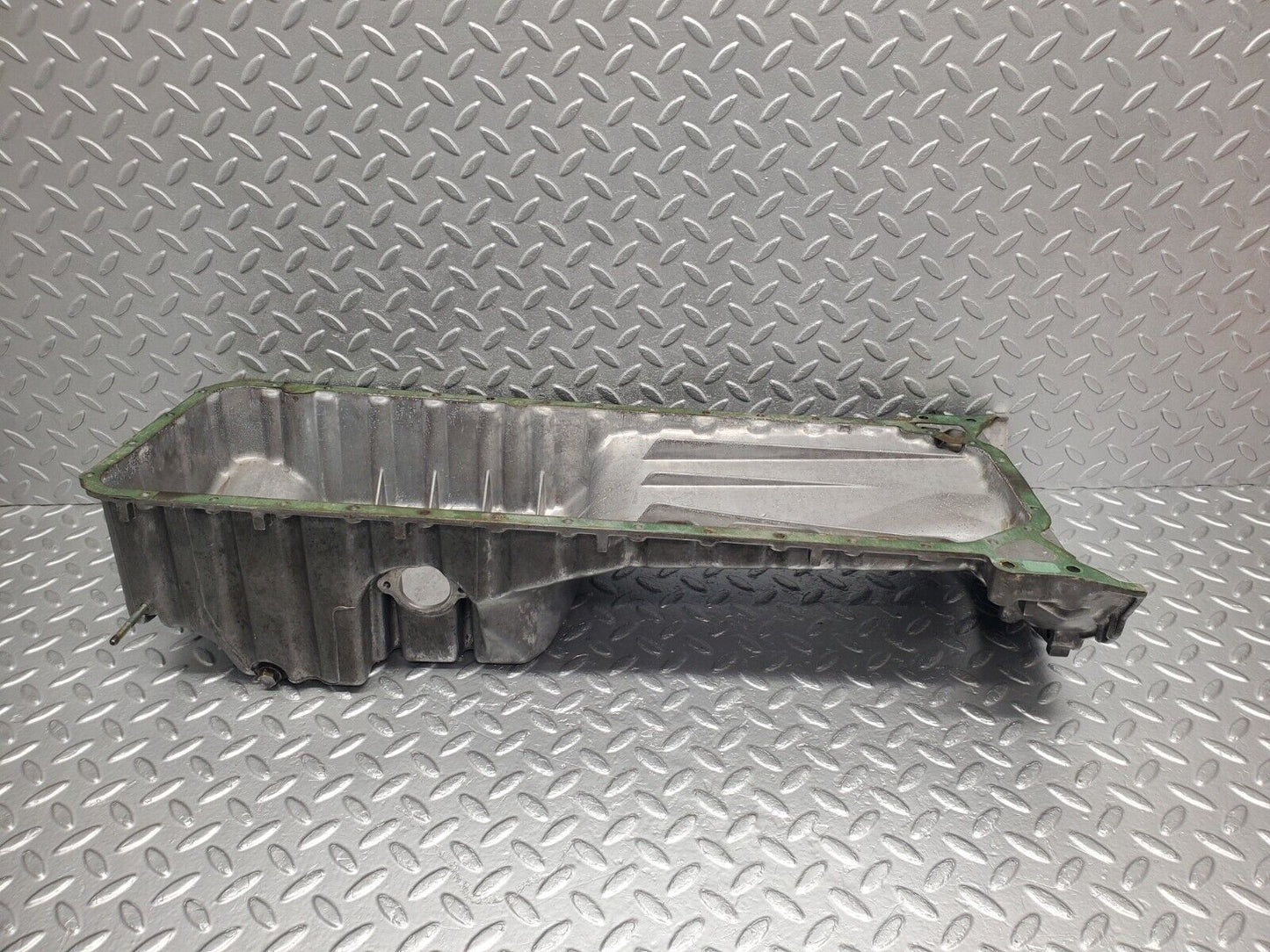 46231 Mercedes-Benz W124 280E Oil Pan Oil Sump 1040141202