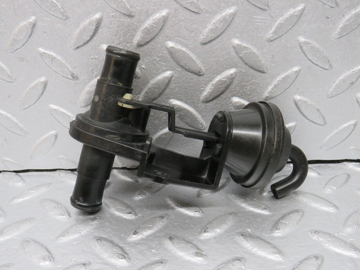 39101 Mercedes-Benz R107 500SL Coupe Heater Control Valve 1078300584