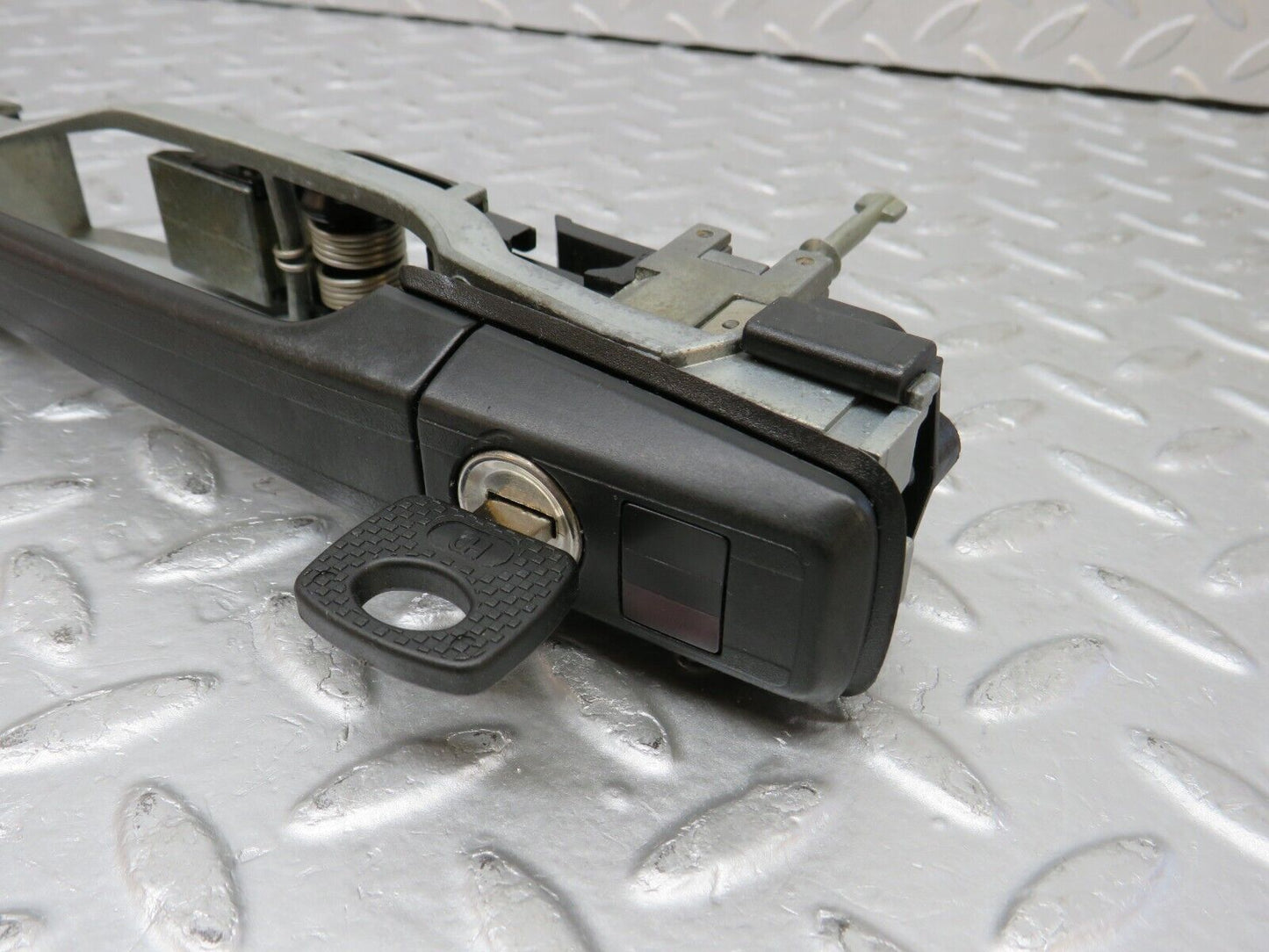 38462 Mercedes-Benz R129 280SL Coupe Right Door Exterior Handle With Key