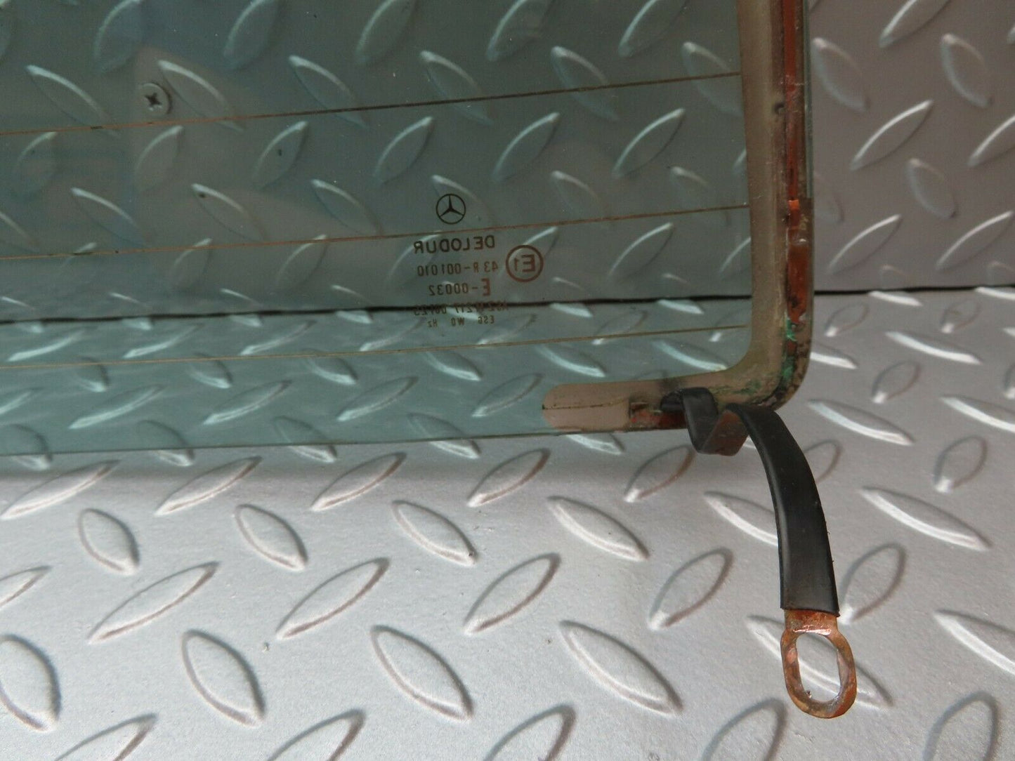 4064 Mercedes-Benz S123 200T Wagon Rear Windscreen Glass