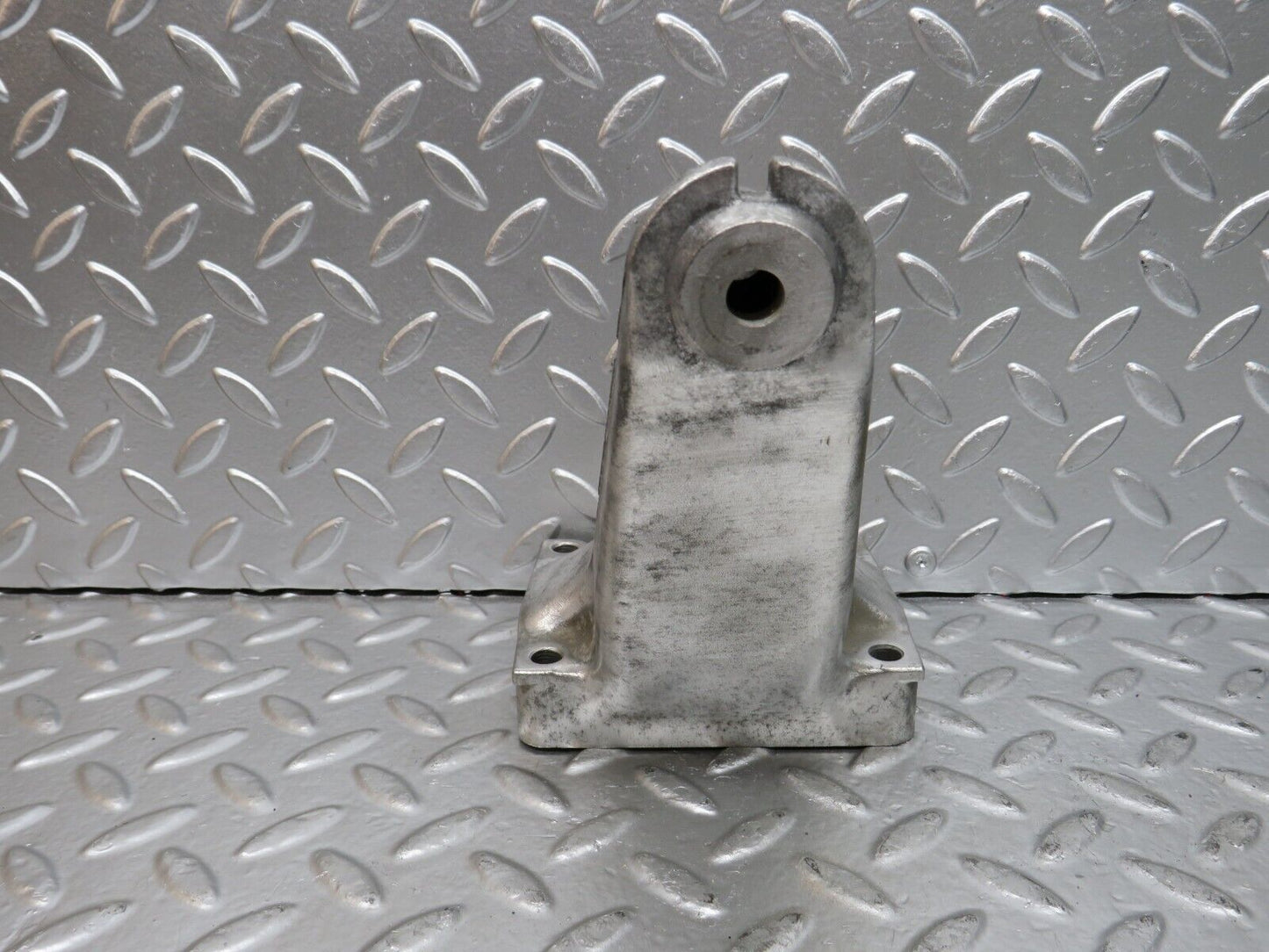 24832 Mercedes-Benz W140 S320 Engine Mount Bracket Left Side 6032235204