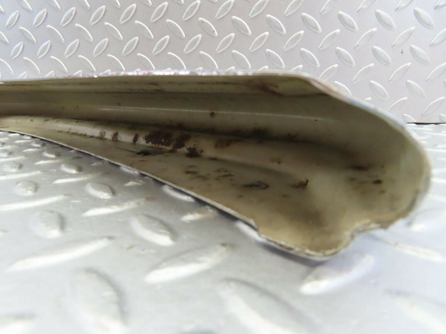 10616 Mercedes-Benz W108 Front Left Upper Bumper Corner