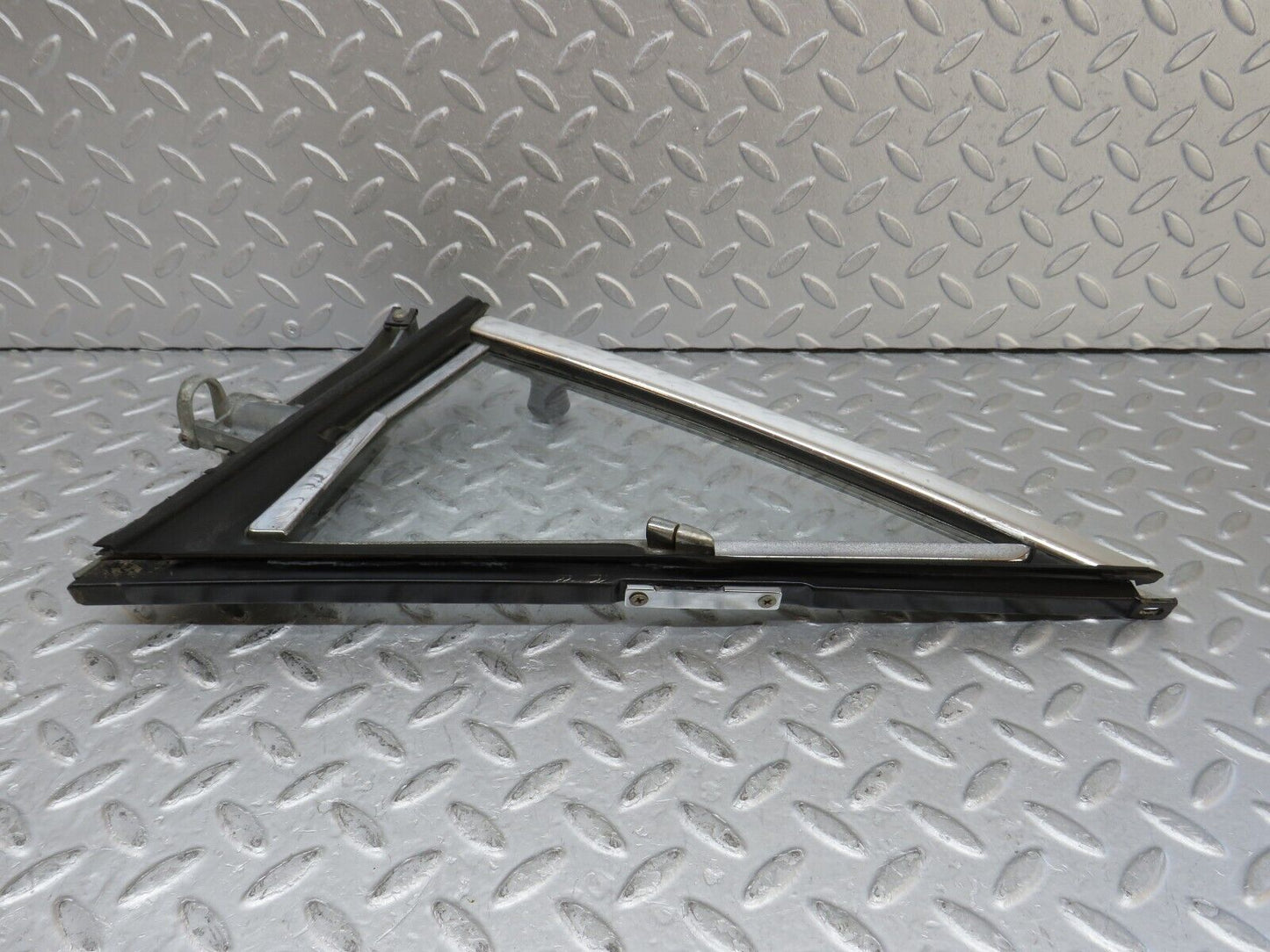35944 Mercedes-Benz W108 Front Right Quarter Window