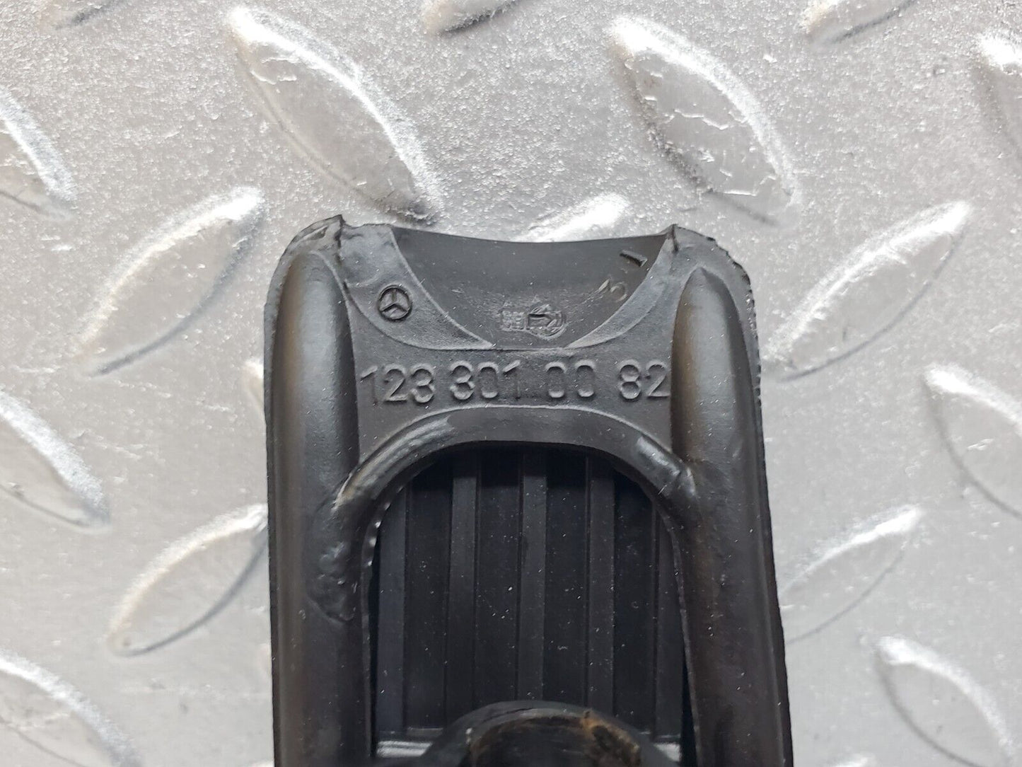 44722 Mercedes-Benz W124 220E Accelerator Pedal With Rubber 1233010082 1263000504