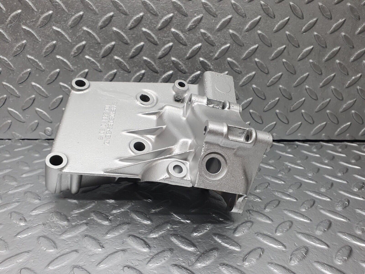 42985 Mercedes-Benz W201 190 Power Steering Pump Bracket 1022361030