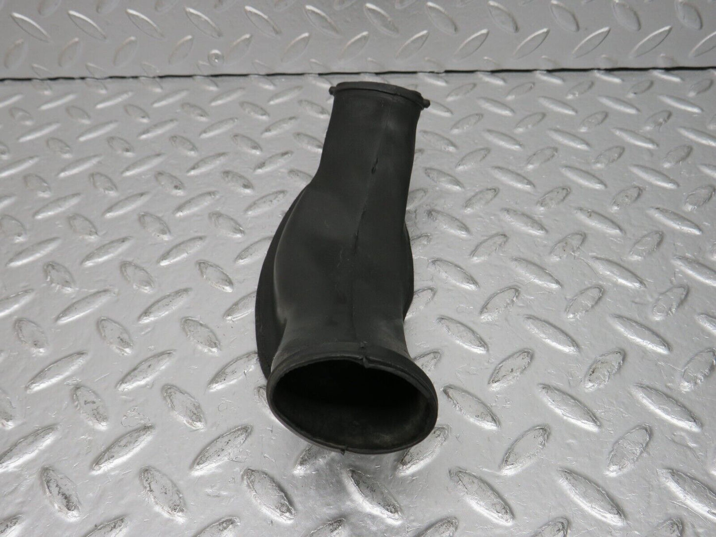 32614 Mercedes-Benz S124 300TE Wagon Heater Water Drain 1248320025