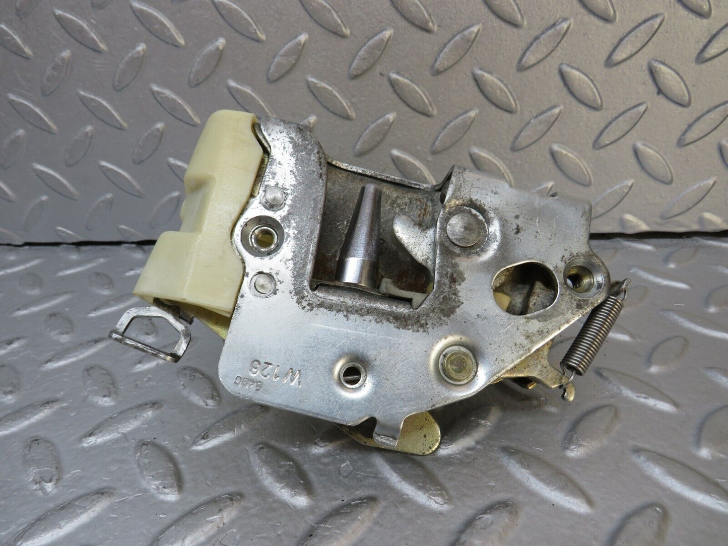36972 Mercedes-Benz C126 420SEC Coupe Left Door Lock Mechanism