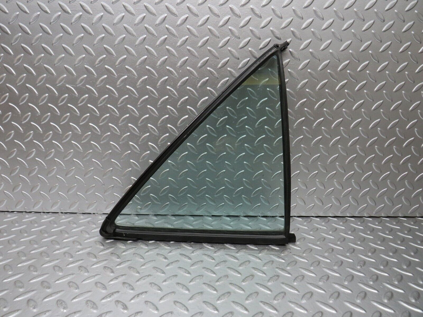 25130 Mercedes-Benz W201 190D Rear Right Quarter Window Glass 2017350624