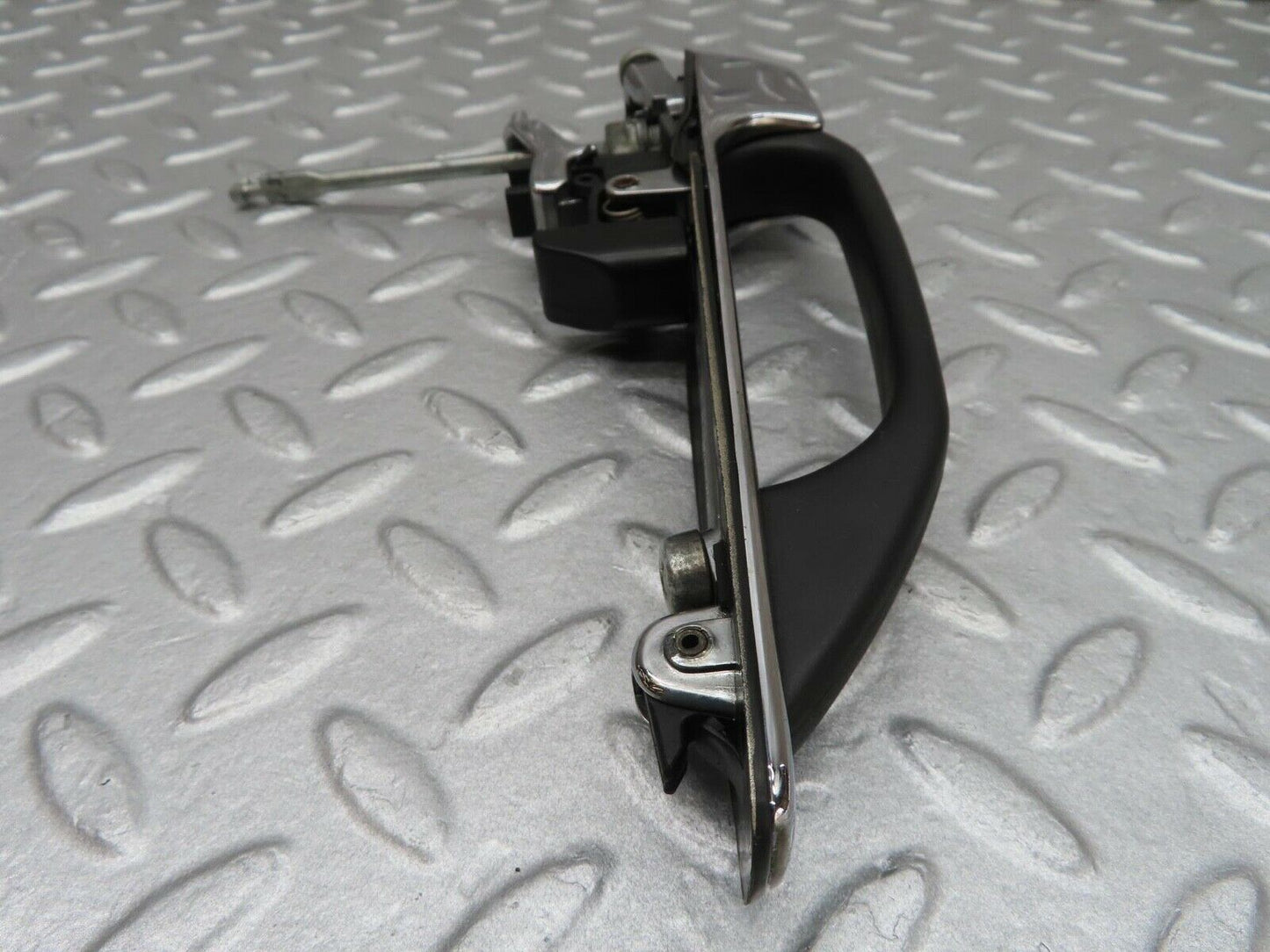 15966 Mercedes-Benz W123 280E Front Right Exterior Door Handle No Key