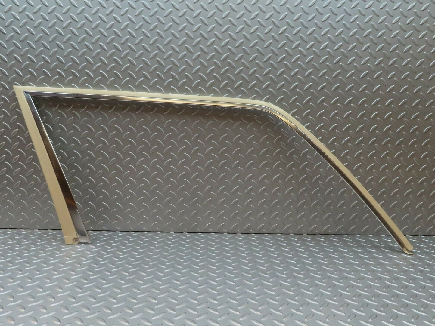 4025 Mercedes-Benz S123 200T Wagon Window Frame Rear Left