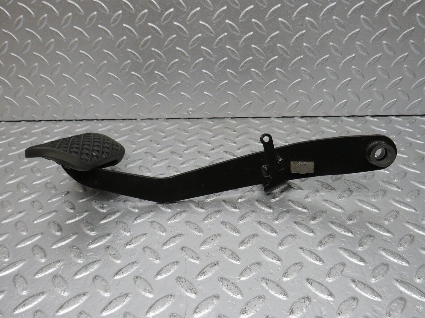 33427 Mercedes-Benz W202 C180 Brake Pedal With Rubber 1232910082
