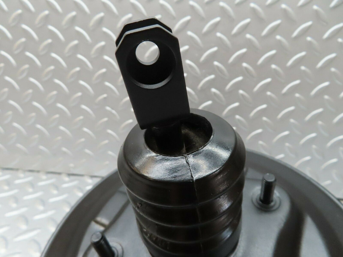 18057 Mercedes-Benz W123 200 Brake Booster
