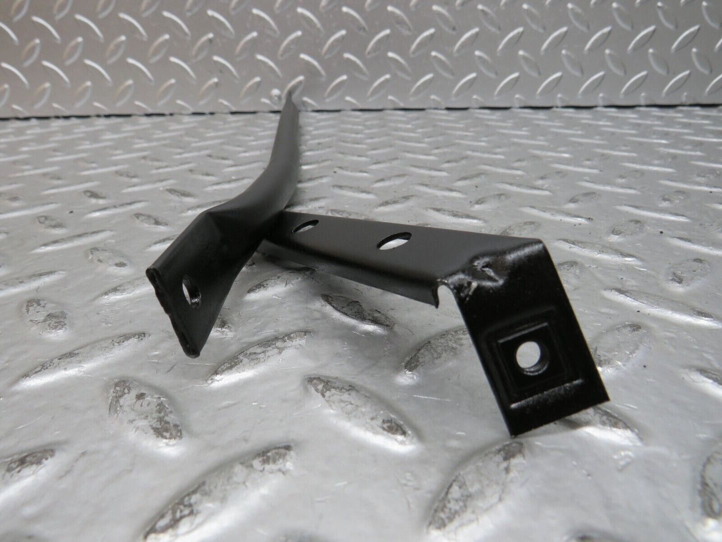 28179 Mercedes-Benz W123 280E Horn Bracket Horn Holder