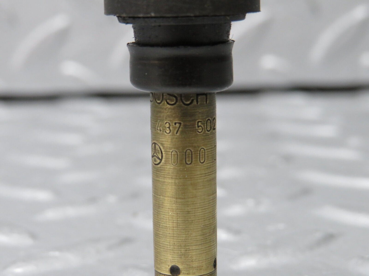 38904 Mercedes-Benz W201 190E 2.6L Fuel Injector Bosch 0000785623 0437502047