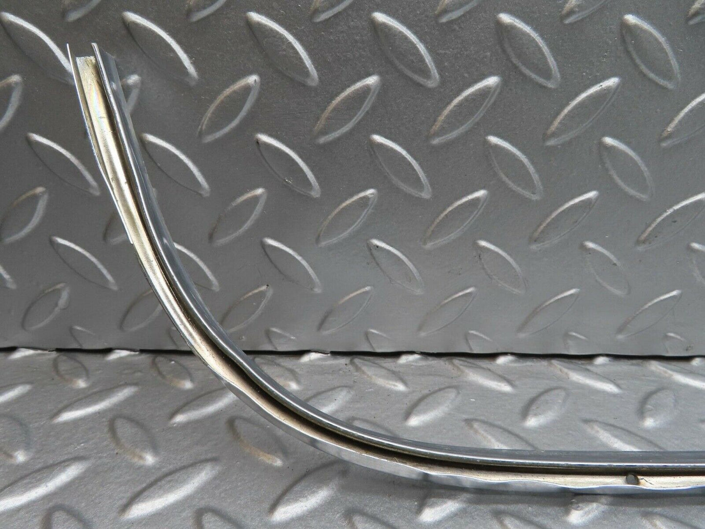13282 Mercedes-Benz W111 220S Dashboard Chrome Trim