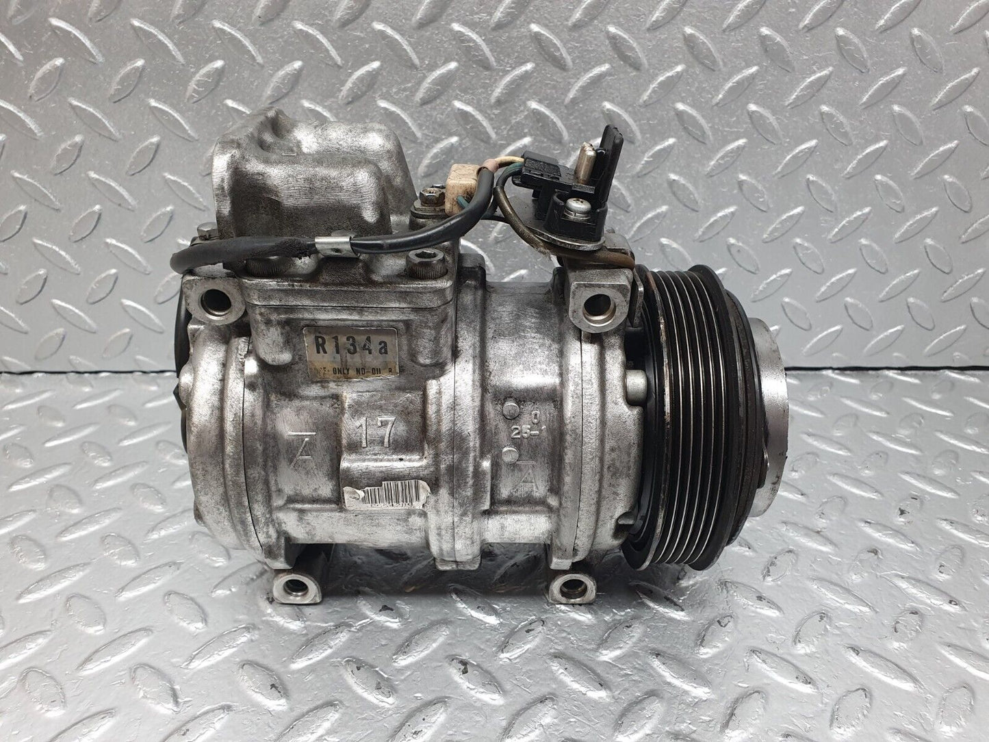 42504 Mercedes-Benz R129 320SL Coupe Air Conditioning Compressor 0002340111 0002300511