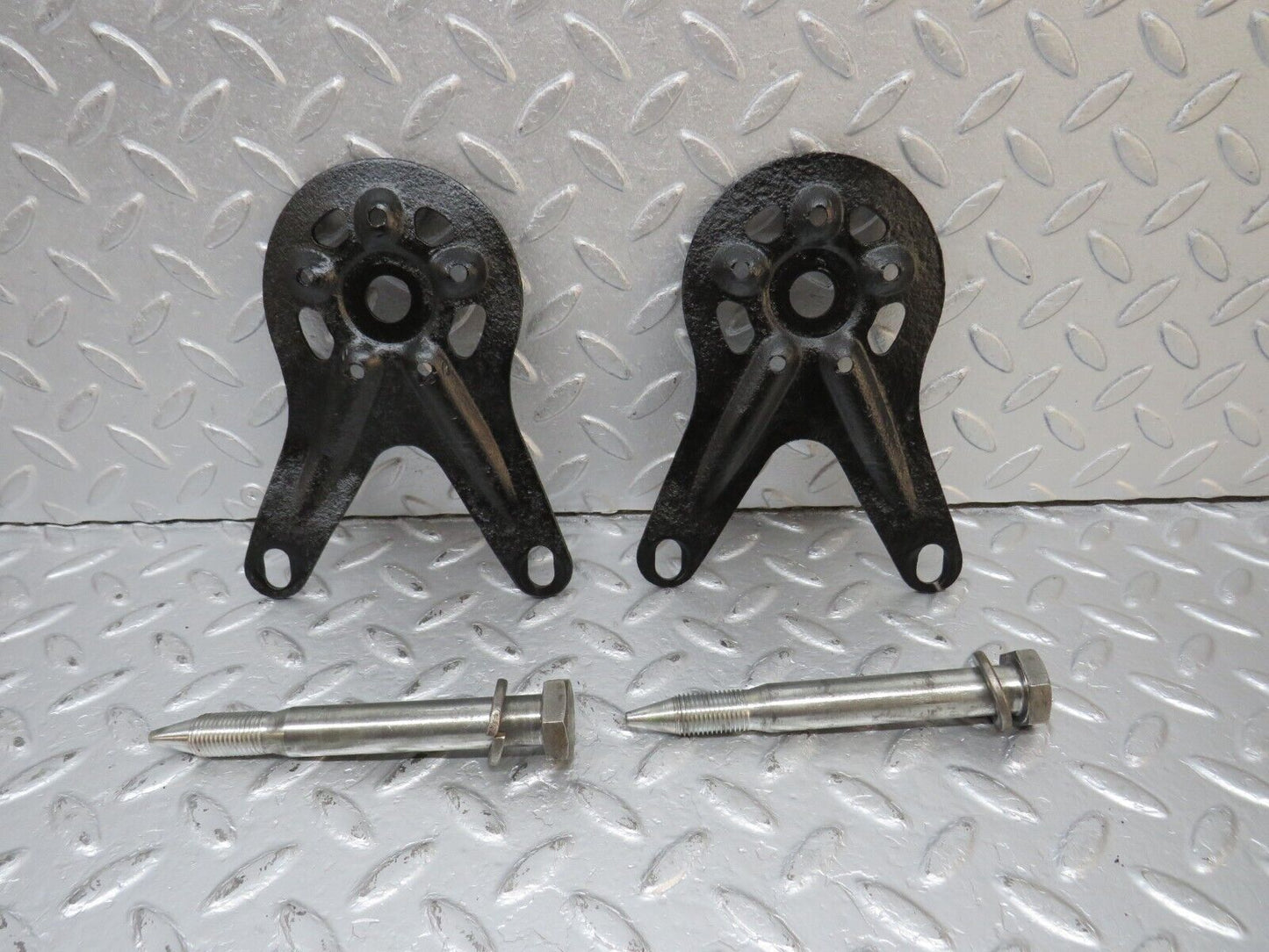 39931 Mercedes-Benz R107 350SL Coupe Rear Suspension Axle Mounting Bracket